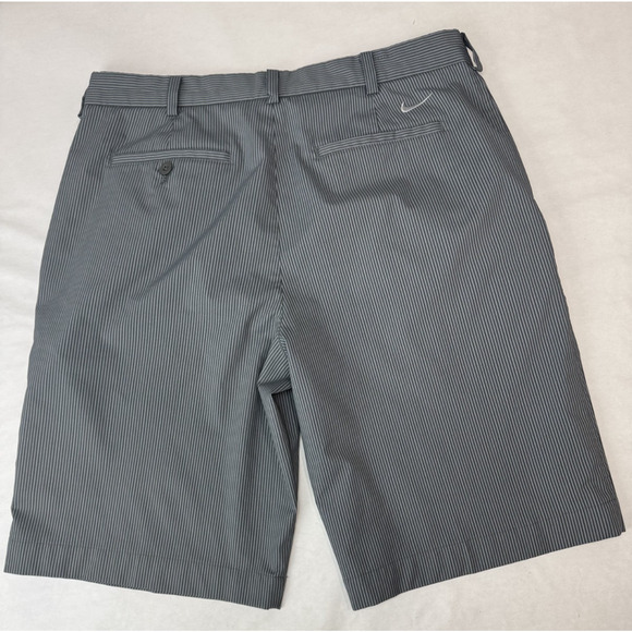 Nike Golf Performance Shorts Men Gray Striped Athletic Sports Preppy 11" Size 34 - Picture 1 of 9